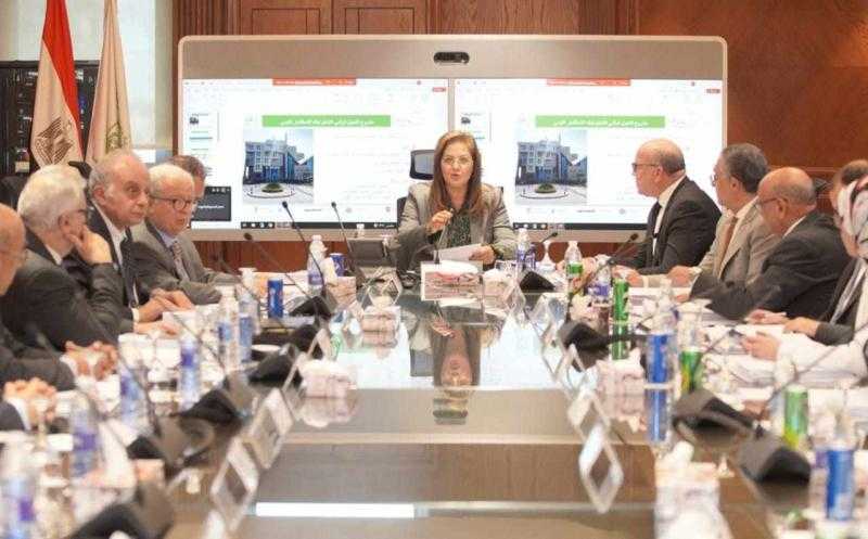 وزيرة التخطيط تناقش خطة إعادة هيكلة بنك الاستثمار القومي