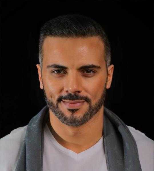 دعما لفلسطين.. أحمد فريد يتبرع بعوائد 3 من لوحاته للهلال الأحمر المصري