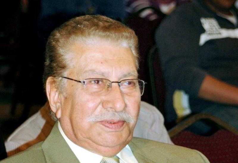 وفاء عامر تنعى عثمان محمد علي.. وتطالب جمهورها بقراءة الفاتحة له