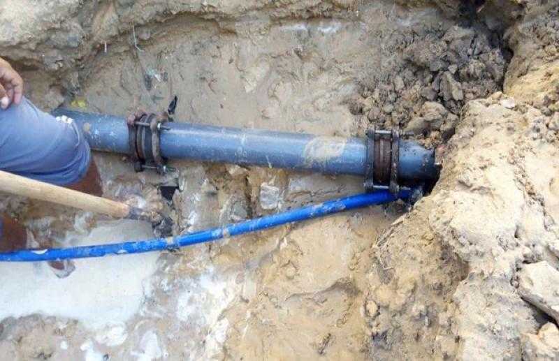 إصلاح كسر بماسورة مياه رئيسية في ”العصافرة بحري” بالإسكندرية