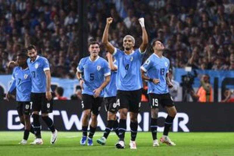 أوروجواي تهزم الأرجنتين في عقر دارها بتصفيات مونديال 2026