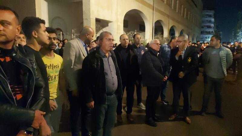 محافظ بورسعيد يوجه بتوفير كل سبل الرعاية الصحية لمصابي عقار حي شرق المنهار