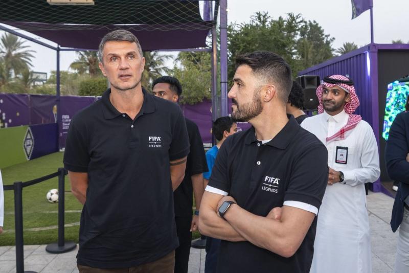 مالديني وفيا يزوران السعودية في الجولة الترويجية لمونديال الأنديةر