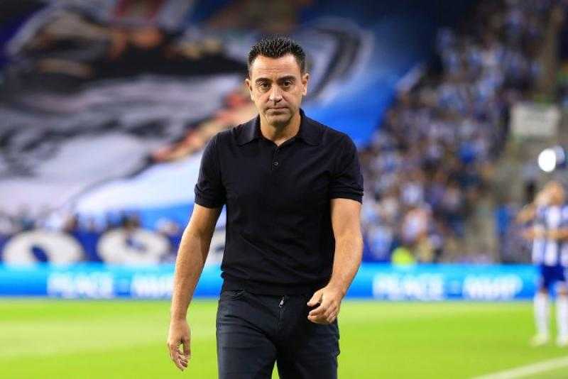تشافي: لا أشعر بالوحدة في برشلونة رغم زيادة الضغوط