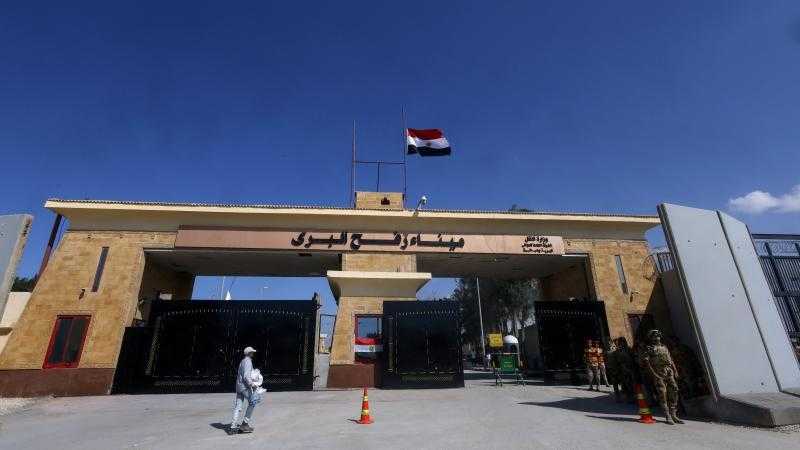 معبر رفح يستقبل 44 مصابا ومرافقا فلسطينيا للعلاج بمستشفيات سيناء