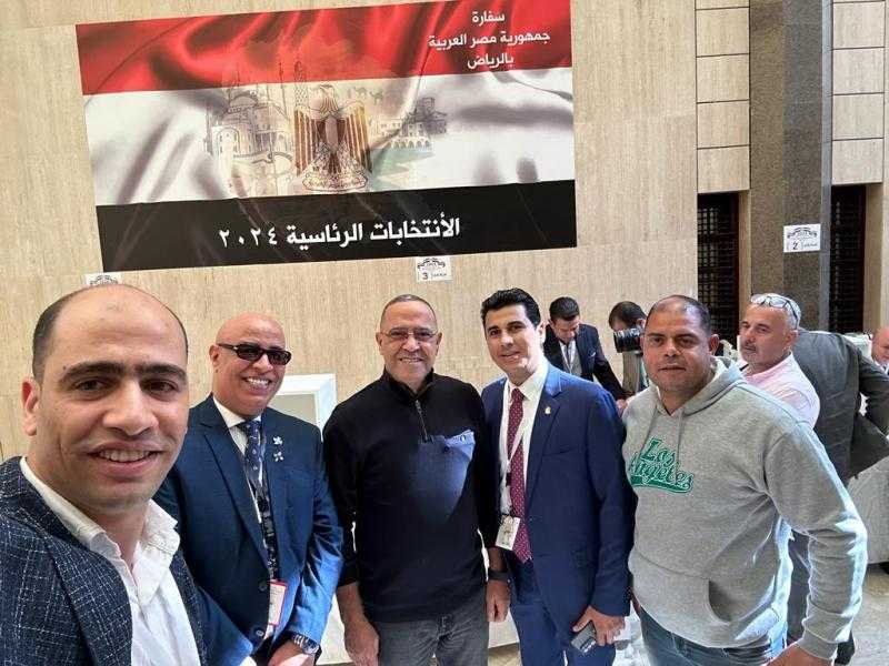 أشرف عبد الباقي يدلي بصوته في انتخابات الرئاسة بالسعودية