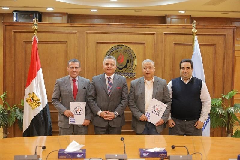 رئيس جامعة السويس يشهد توقيع بروتوكول تعاون مع هيئة البريد المصرى