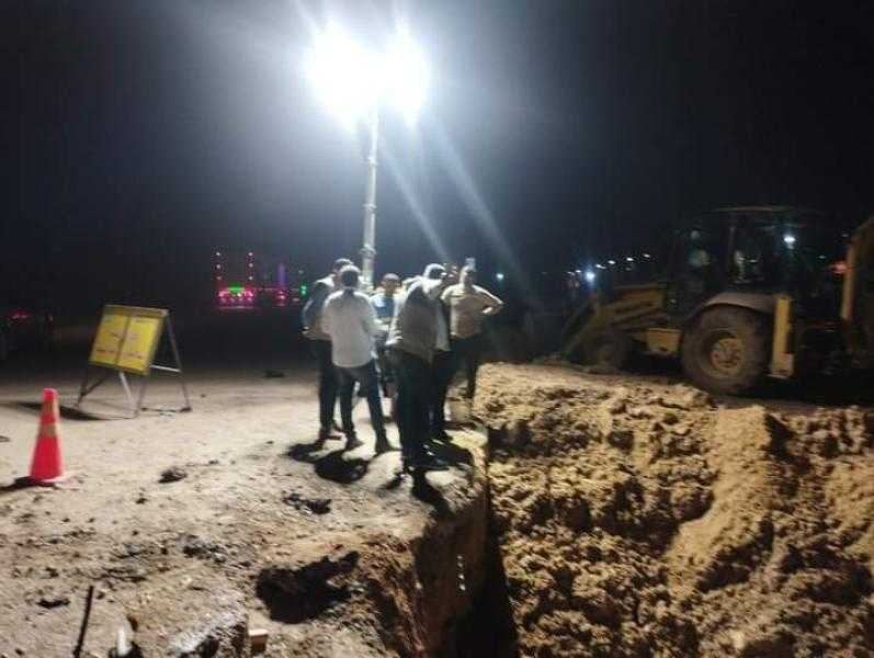إصلاح كسر ماسورة مياه بالطريق الصحراوي في الإسكندرية