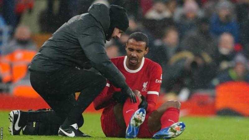 إصابة نجم ليفربول بقطع في الرباط الصليبي
