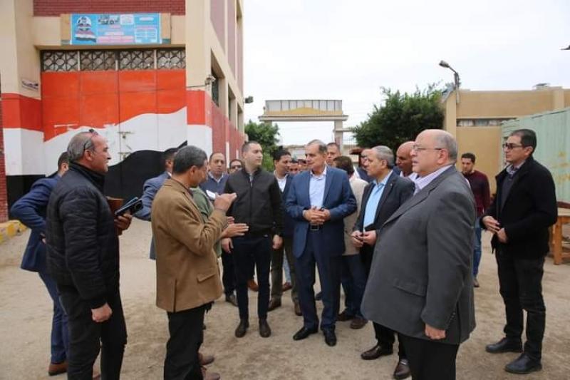 محافظ كفر الشيخ يتفقد عددا من لجان الانتخابات الرئاسية.. صور