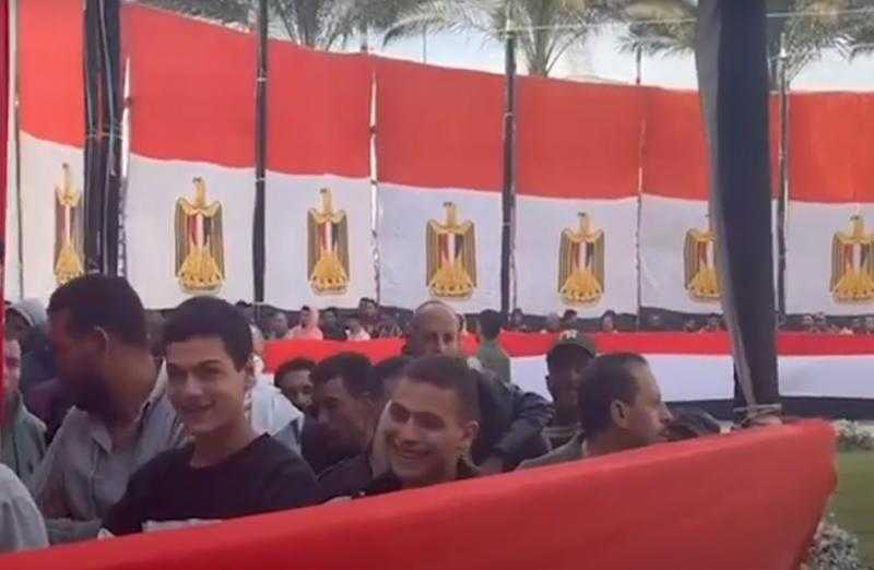 توافد ضخم من الناخبين في لجنة المغتربين بالعين السخنة بالسويس للمشاركة في الانتخابات الرئاسية