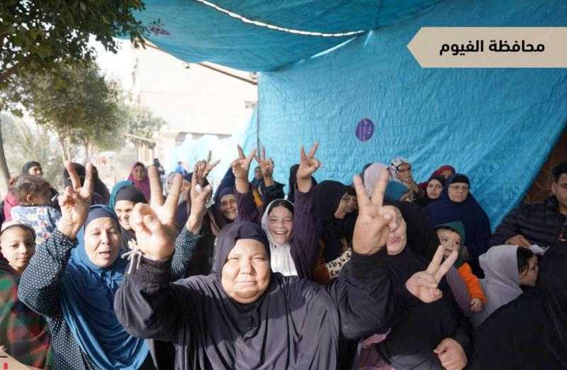 حملة المرشح عبدالفتاح السيسي ترصد مظاهر اصطفاف المواطنين يدًا واحدة خلف وطنهم أمام المقار الانتخابية بالفيوم