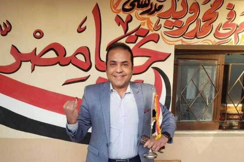 رئيس شعبة الاتصالات بالغرف التجارية يدلي بصوته في الانتخابات الرئاسية