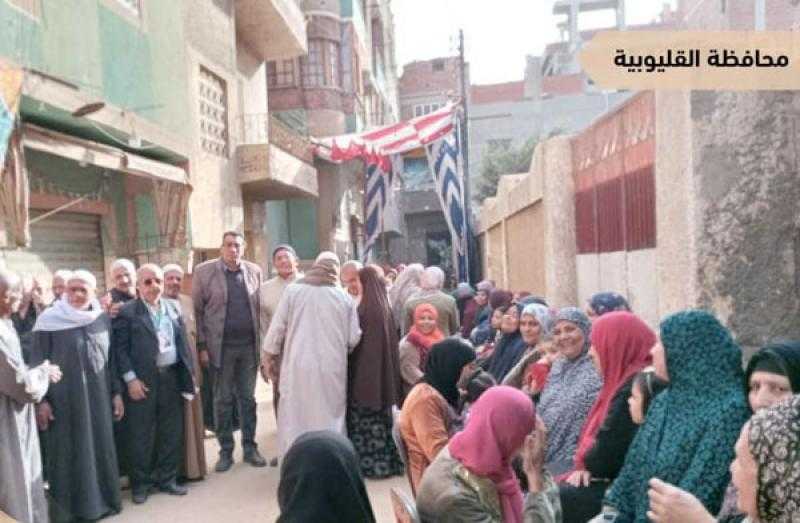 حشود كثيفة من المواطنين على لجان الاقتراع في الشرقية والبحيرة وكفر الشيخ والقليوبية| صور