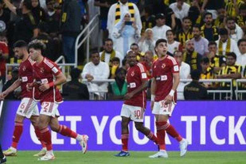 حفيظ دراجي يتغنى بالأهلي بعد الفوز على الاتحاد السعودي