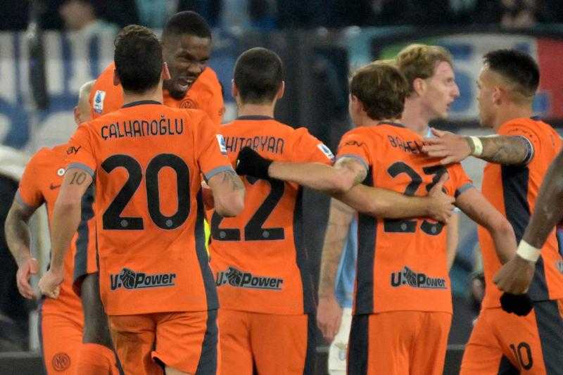 إنتر ميلان يبتعد بقمة الدوري الإيطالي بثنائية في لاتسيو