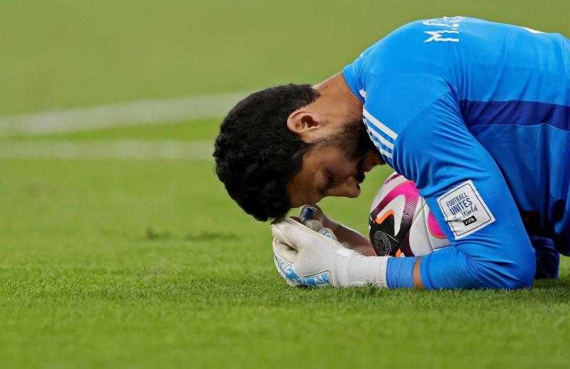 اتحاد الكرة يعلن إصابة حارس مرمى منتخب الفراعنة في الكتف