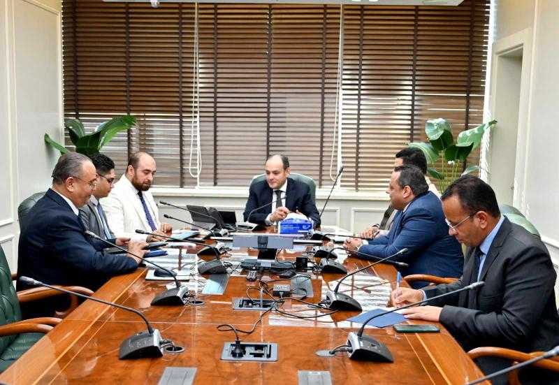 وزير التجارة يلتقي مسئولي مصنع ”بيدو” لتصنيع المعامل التعليمية لكليات الهندسة والجامعات التكنولوجية