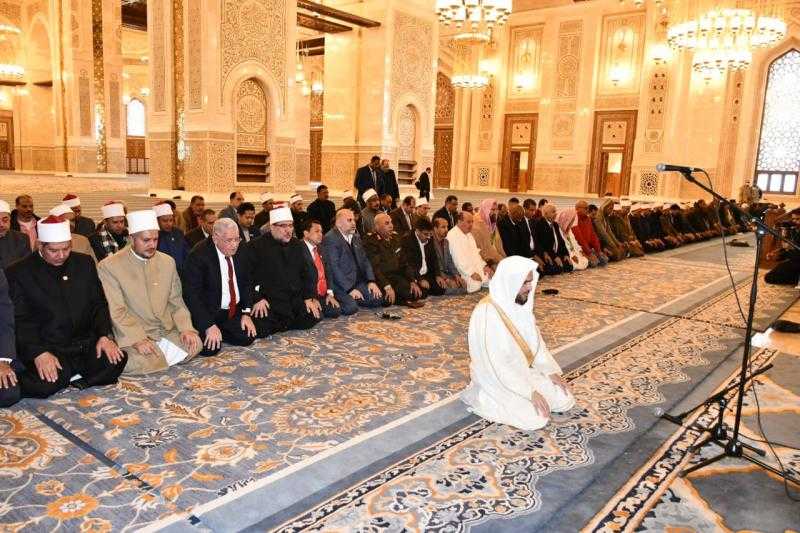إمام الحرم النبوي يؤم المصلين داخل مسجد مصر بالعاصمة الإدارية