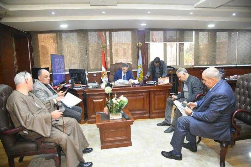 محافظ الغربية يلتقي أعضاء مجلسي النواب والشيوخ لبحث واستعراض مطالب المواطنين.. صور