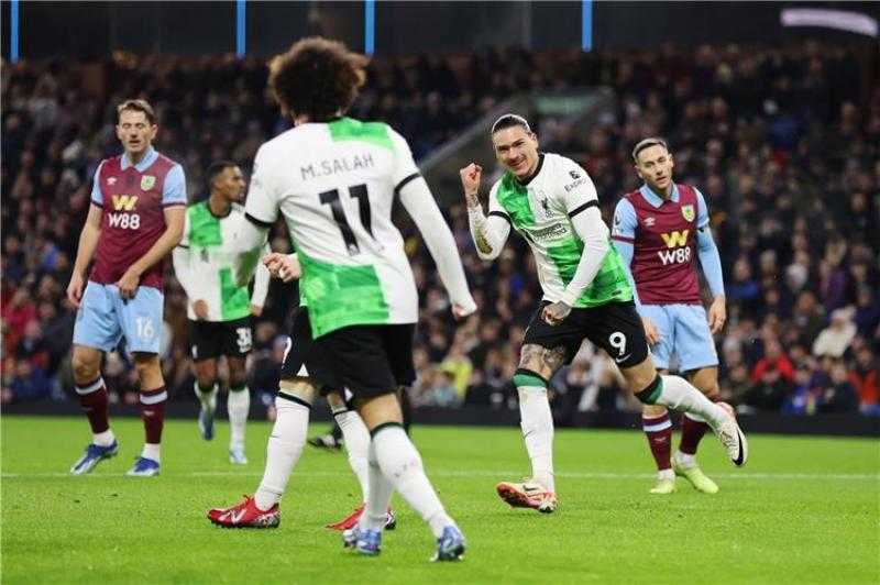 ليفربول يفوز على بيرنلي بهدفين نظيفين ويتصدر الدوري الإنجليزي مؤقتا