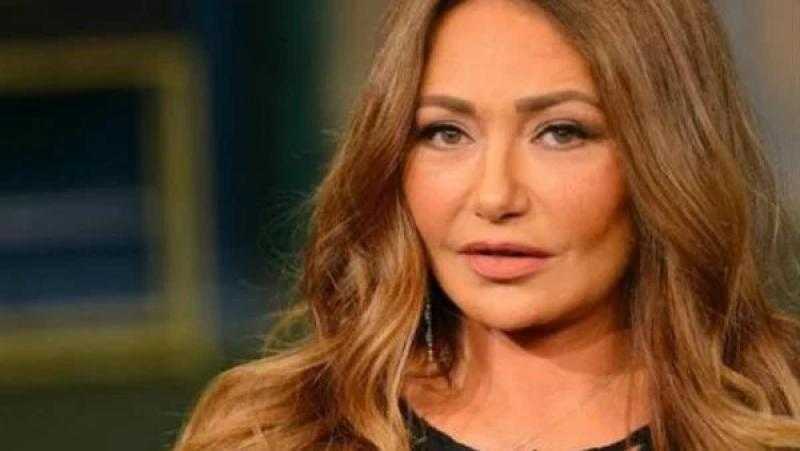 ليلى علوي تتصدر أفيش مسرحية الصندوق الأحمر