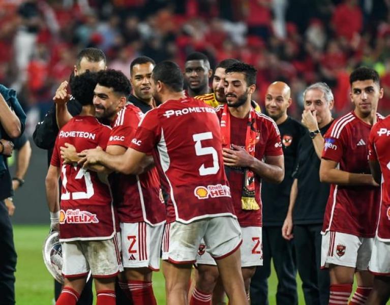 الأهلي يواصل احتفالاته بعد حصوله على كأس السوبر