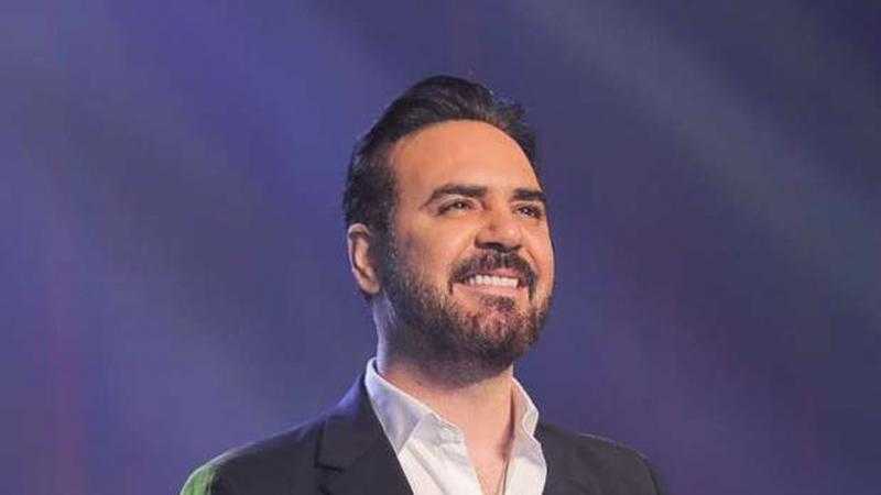 غريبة الناس.. وائل جسار يشعل حفل الكريسماس داخل فندق شهير بالقاهرة