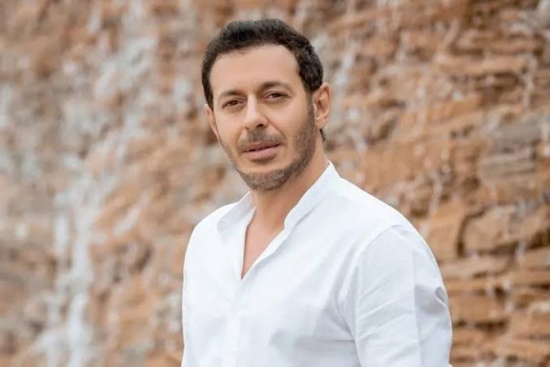 والد مصطفى شعبان يتعرض لوعكة صحية ويدخل العناية المركزة