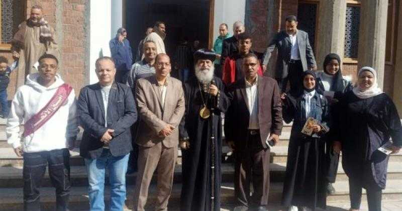 الأنبا بيمن يستقبل وفد تعليم قوص بقنا للتهنئة بعيد الميلاد المجيد