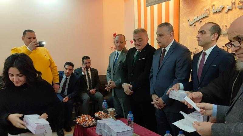 محافظ سوهاج ومدير الأمن يقدمان الهدايا لأطفال بيت الرحمة بمناسبة عيد الميلاد