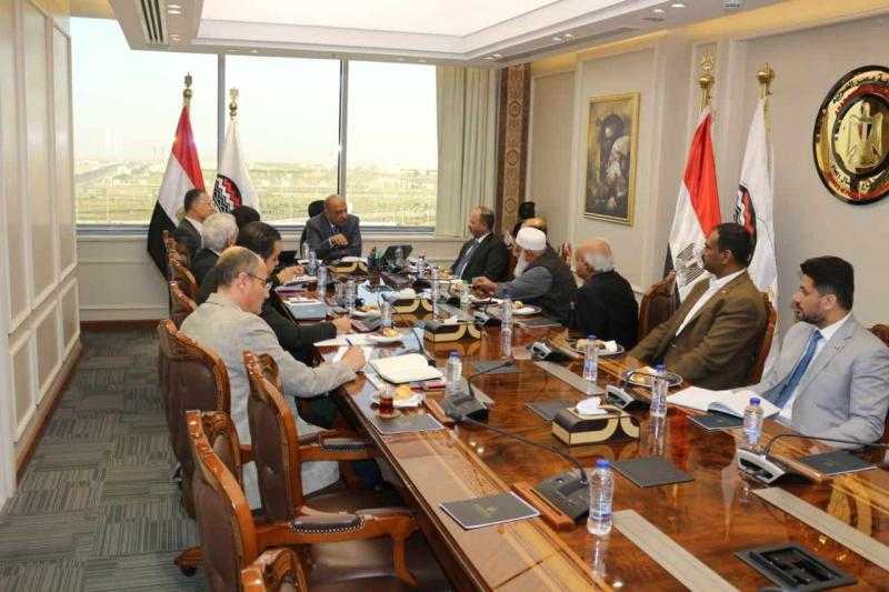 وزير قطاع الأعمال يبحث تعزيز الاستثمار مع وفد من رجال الأعمال الباكستانيين