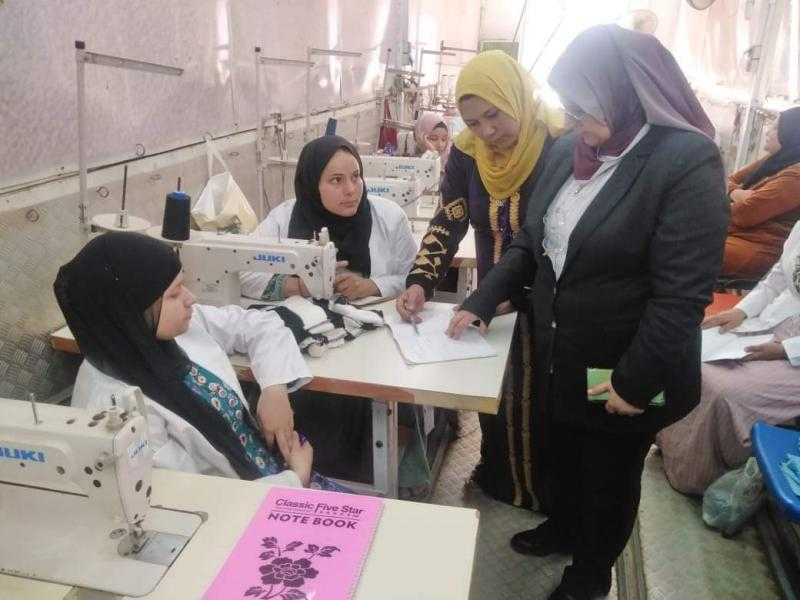 وزارة العمل: تخريج دفعة جديدة من المتدربات على مهن التفصيل والخياطة بالقليوبية