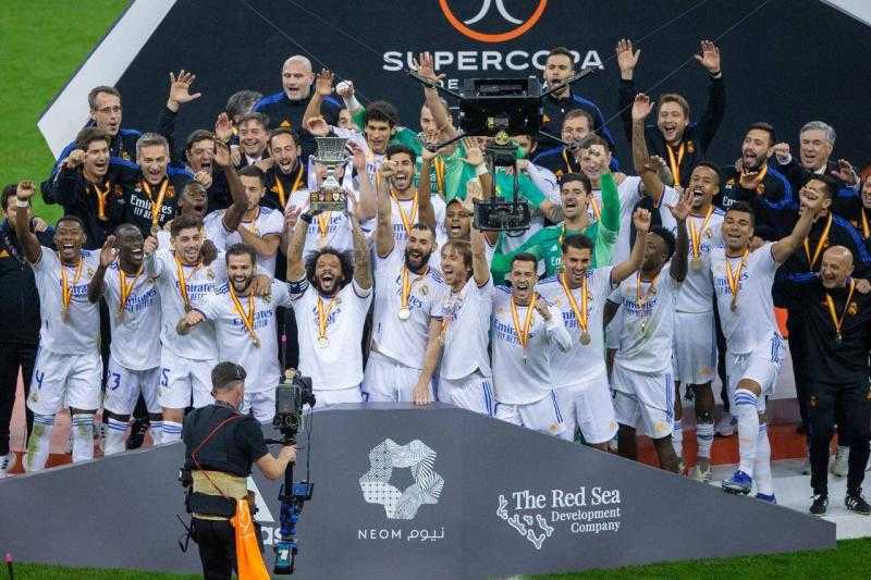 ريال مدريد بطلا للسوبر الإسباني بعد الفوز على برشلونة برباعية