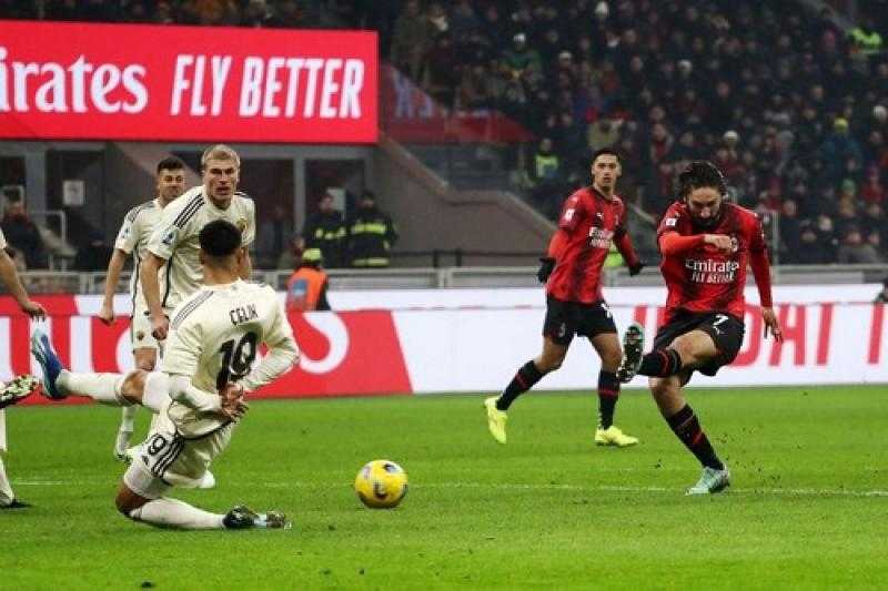 ميلان يهزم روما بثلاثية في الدوري الإيطالي