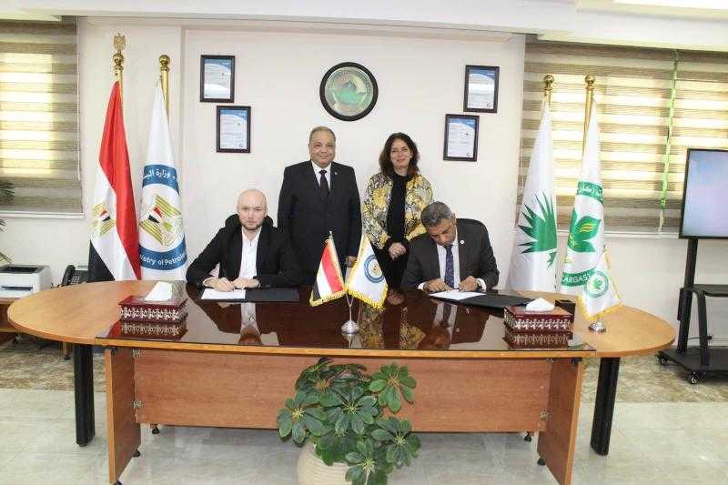 بروتوكول تعاون بين «كارجاس» و«إندرايڤ» لتسهيل تحويل السيارات للعمل بالغاز الطبيعي