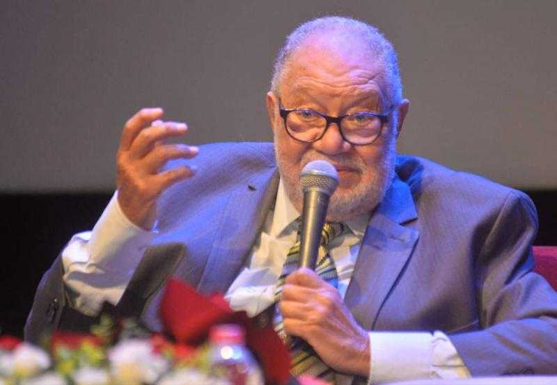 بدء تحضيرات أبطال مسلسل ”عتبات البهجة” ليحيى الفخراني قبل انطلاق التصوير