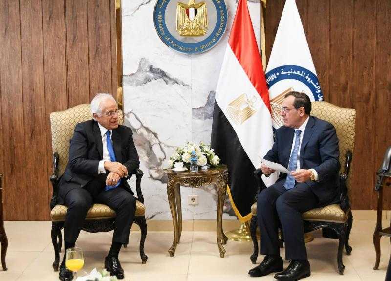 وزير البترول يبحث مع رئيس مجموعة كوبيلوزوس اليونانية التعاون المشترك في مجال الغاز
