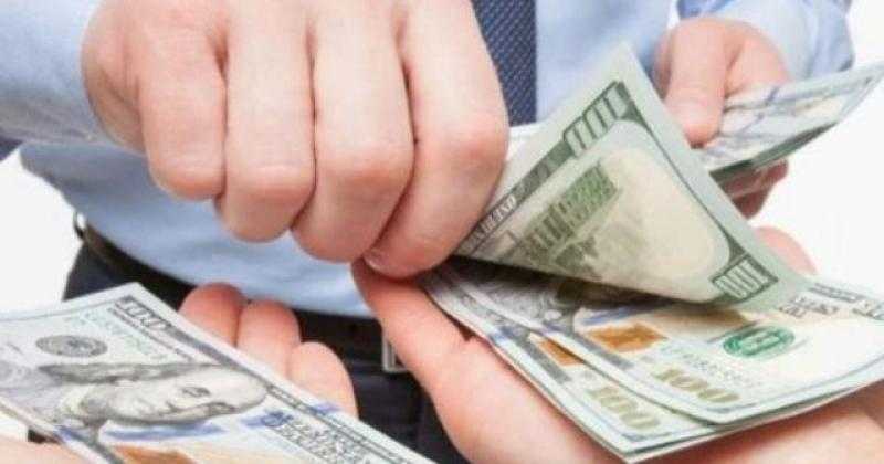ضبط 3 أشخاص لاتهامهم بالاتجار في النقد الأجنبي خارج السوق المصرفي