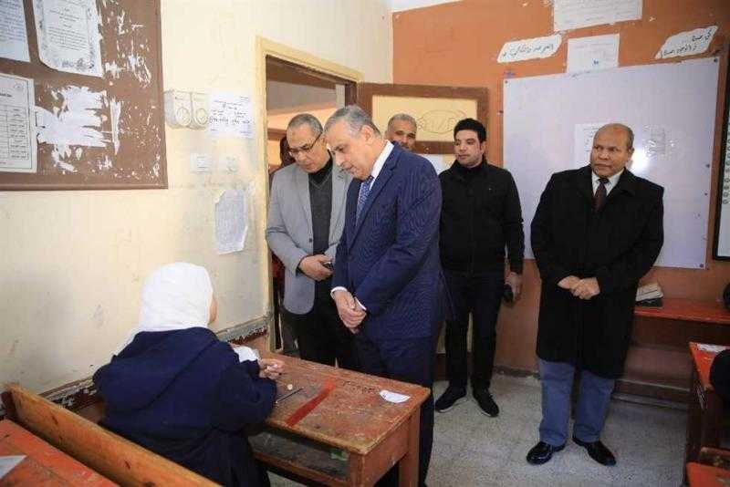 إيقاف رئيس لجنة و3 مراقبين عن العمل لتسهيل الغش في لجان الإعدادية بجهينة