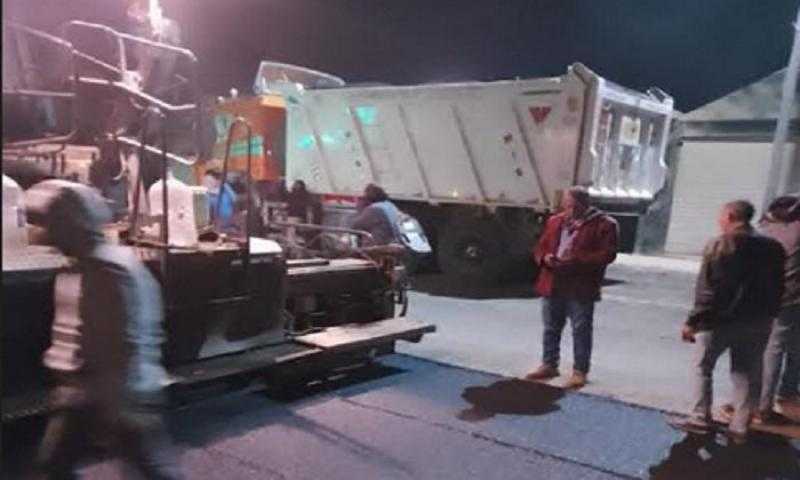 بدء تنفيذ أعمال الرصف بمنطقة التأمينات بمدينة أبوتشت