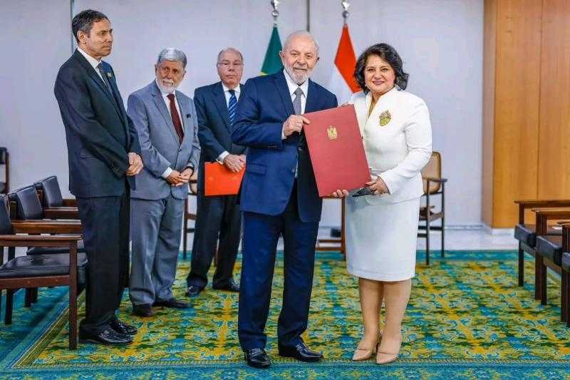 سفيرة مصر بالبرازيل تقدم أوراق اعتمادها لرئيس جمهورية البرازيل الاتحادية|صور