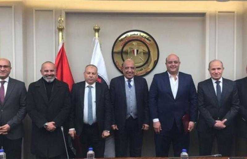 وزير قطاع الأعمال يشهد شراكة لإقامة مشروع تصنيع زراعي وإنتاج حيواني وألبان على مساحة 100 فدان