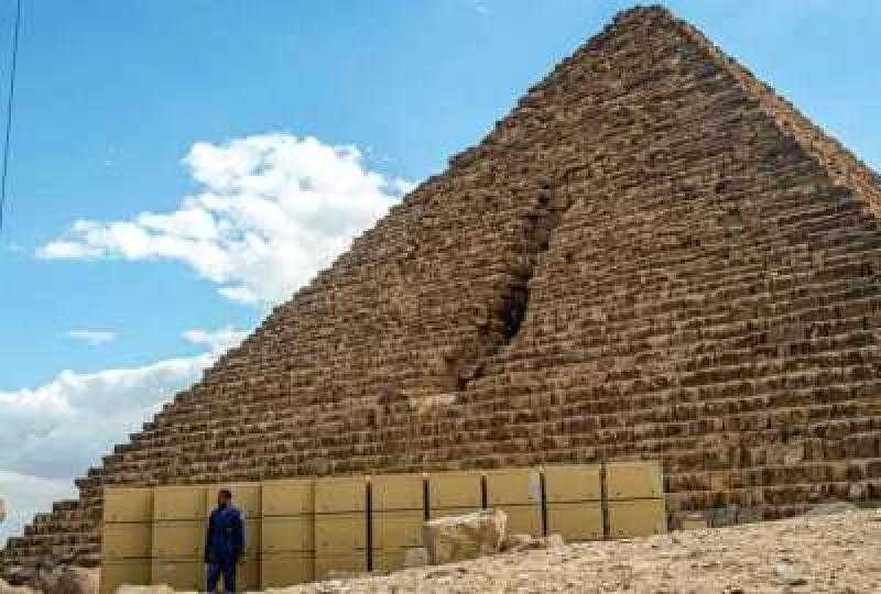 قرار وزاري بتشكيل لجنة علمية لمراجعة مشروع الترميم المعماري لهرم منكاورع