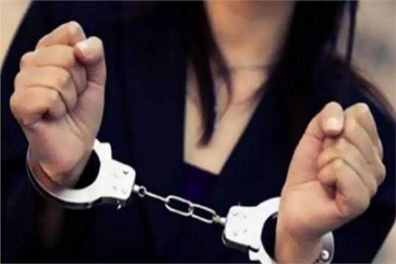 حبس سيدتين لاتهامهما بالإتجار في المواد المخدرة فى منطقة المقطم