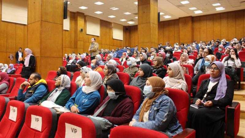 ”خطوة على الطريق”.. جامعة الأهرام الكندية تستضيف الدورة السادسة عشرة لتطوير طلاب الصيدلة