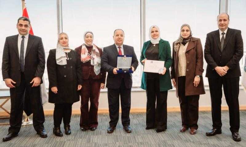 فوز المالية والضرائب بجائزتي أفضل منصة وأفضل محتوى إبداعي بالتواصل الاجتماعي من أبوظبي