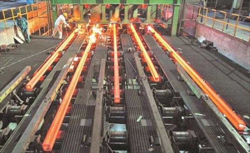 سعر طن حديد عز يتراجع إلى 51 ألف جنيه
