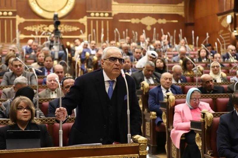 أبو شقة يطالب بتشريع لاستخدام التكنولوجيا الزراعية لتوفير الأسمدة والمياه