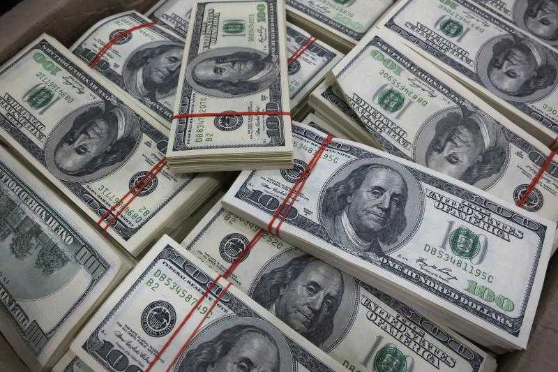سعر الدولار أمام الجنيه في بداية التعاملات الصباحية بالبنوك